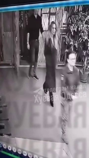 охранника Анджелины Джоли схватили тцкашники в Николаевской области и та пришла его вызволять смотреть онлайн