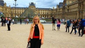 Париж Лувр,  прогулка в саду Тюильри