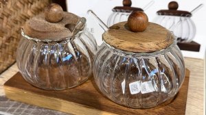 В Светофоре классные завалы посуды! Много новинок для кухни. Красивые тарелки, кружки, кастрюли.