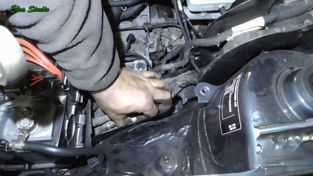 Замена боковой подушки КПП Volkswagen Golf 4 смотреть онлайн
