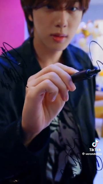 Афтографы от BTS для ARMY смотреть онлайн