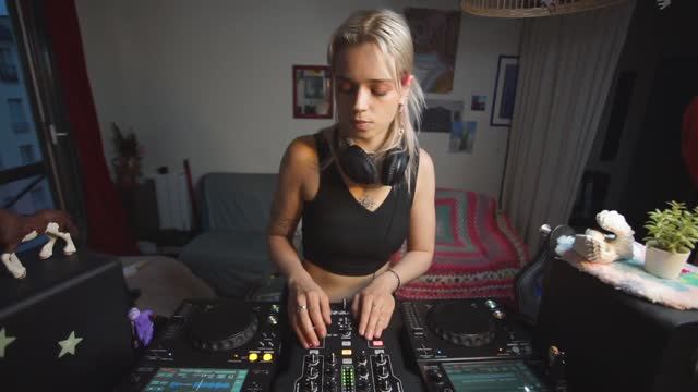 KHELI - HOME SESSION 06 смотреть онлайн