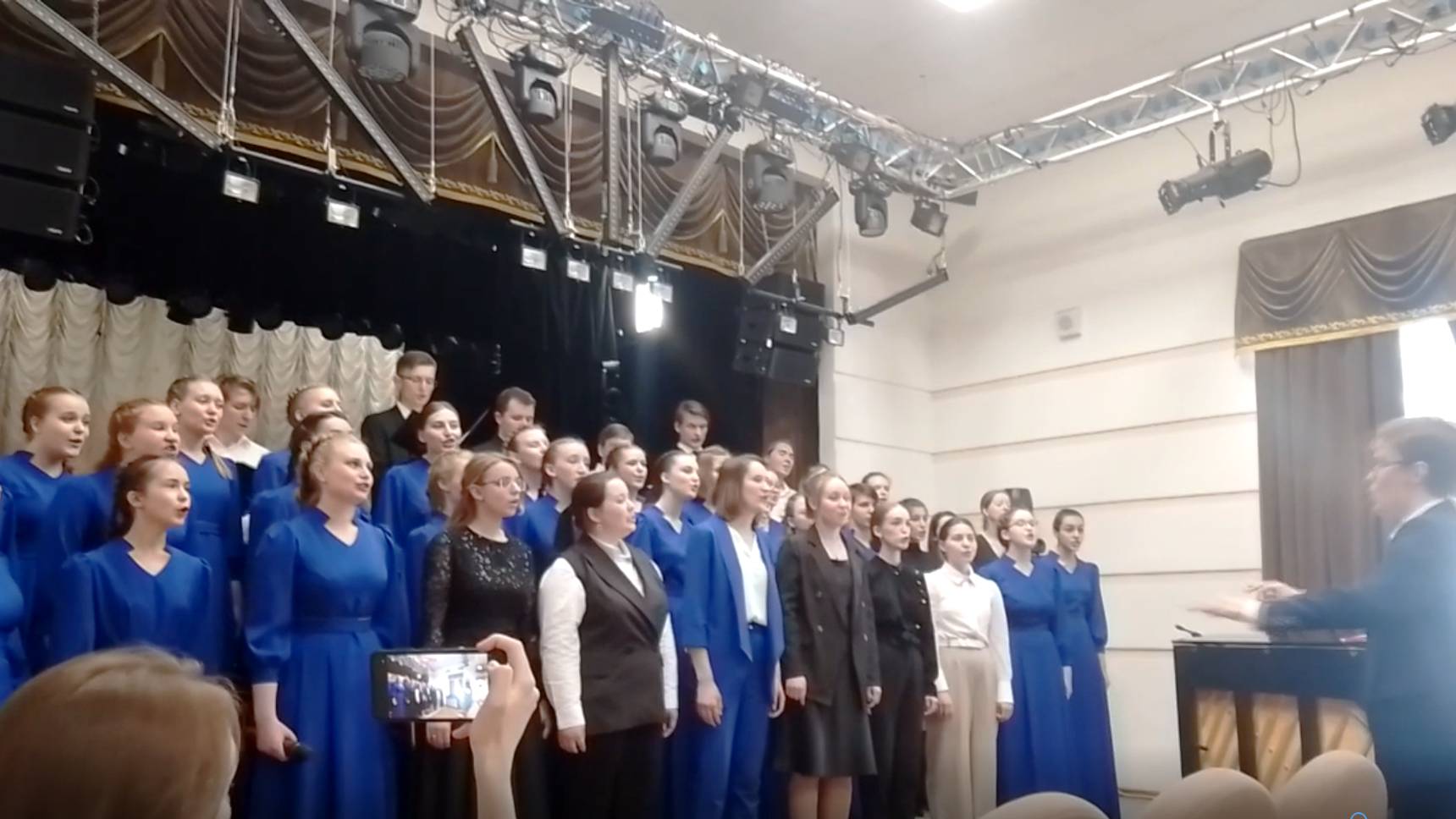 Что говорит лиса? Экзамен по хоровому дирижированию смотреть онлайн