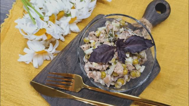 Салат с куриной печенью!👍👍👍 смотреть онлайн