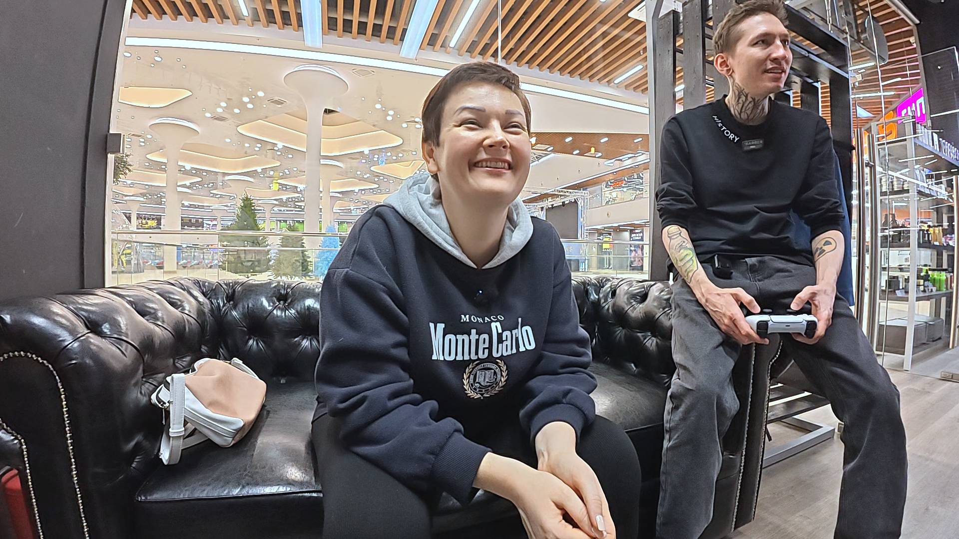 НАПРОСИЛАСЬ с Вованом на стрижку! РАЗГОВОРИЛИСЬ, оказалось у нас с Мишей общие ИНТЕРЕСЫ! РАЗВЛЕКАЮСЬ смотреть онлайн