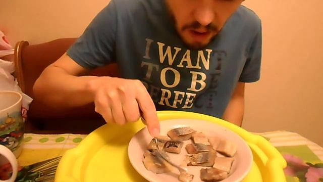 ОБЖОР СЕЛЬДЬ ФИЛЕ-КУСОЧКИ ТЕСЕЙ ЦАРСКАЯ В МАСЛЯНОЙ ЗАЛИВКЕ, С БЕЛЫМ ХЛЕБОМ смотреть онлайн