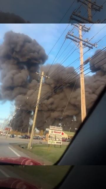 Крушения грузового самолёта в американском Луисвилле смотреть онлайн