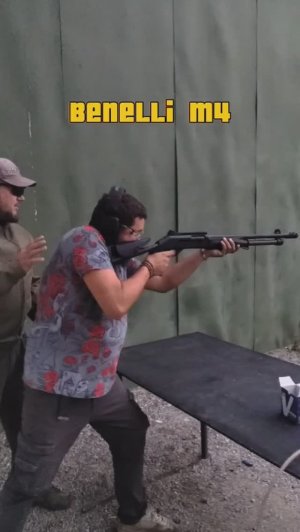 Стреляю из штурмового дробовика Benelli M4