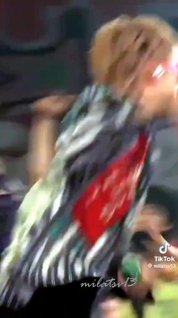 J-Hope - Chicken Noodle Soup выступление на концерте смотреть онлайн