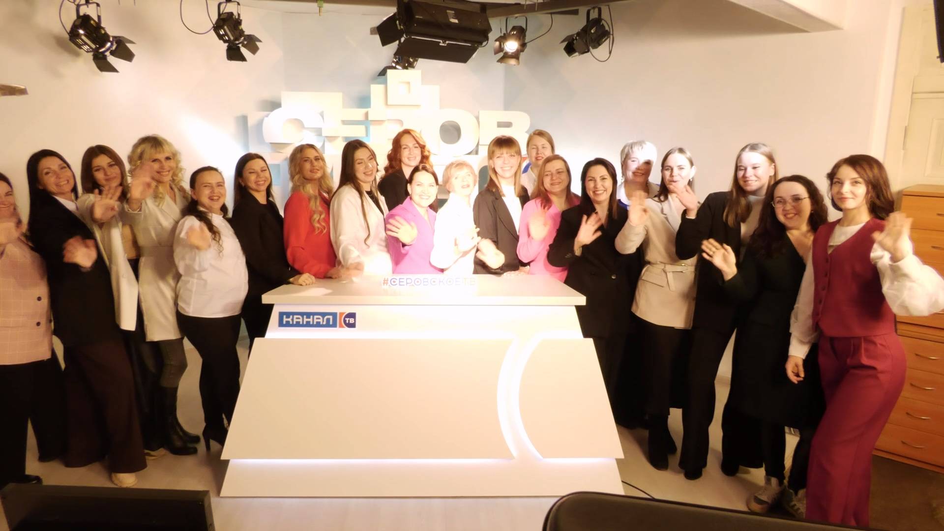 Участницы проекта "КРАСА СЕРОВА" записывают для вас прогноз погоды смотреть онлайн