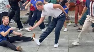 Энергичный танец буги-вуги — БЕЗУМНО БЫСТРЫЕ НОГИ! #Танцы