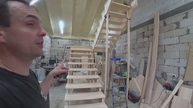 Изготовление лестницы из сосны через площадку в Перми. смотреть онлайн
