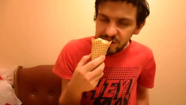 ОБЖОР НА МОРОЖЕНОЕ ОТ КАЖДЫЙ ДЕНЬ КРЕМ-БРЮЛЕ В ВАФЕЛЬНОМ РОЖКЕ смотреть онлайн