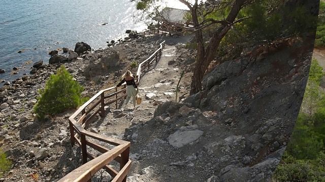 Пешеходная тропа Голицына возле поселка Новый Свет в Крыму. смотреть онлайн