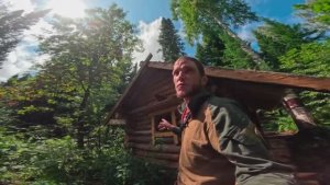 ЗАНОЧЕВАЛ В ИЗБЕ ИЗ СУХАРНИКА. СПРЯТАТЬСЯ И ОБОГРЕТЬСЯ. УЮТНАЯ ИЗБУШКА В ТАЙГЕ.