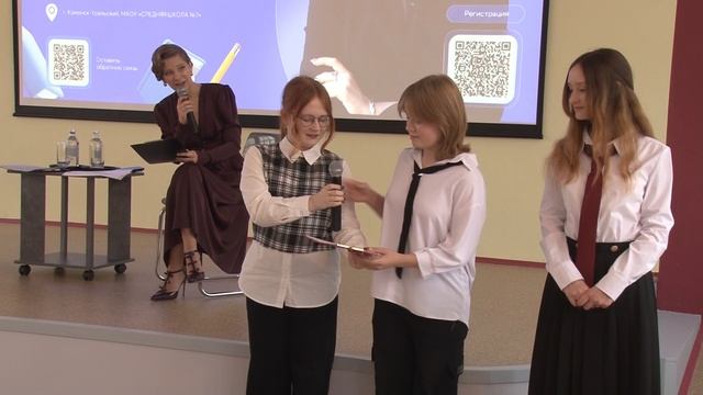 Актриса Елизавета Арзамасова провела творческую встречу с каменскими школьниками. смотреть онлайн