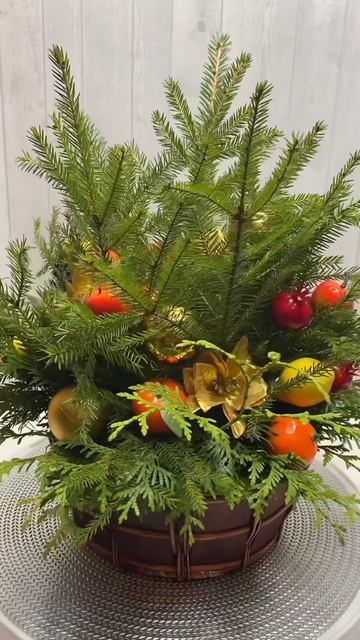 Новогодняя композиция из ели и туи в корзине смотреть онлайн