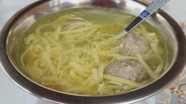 VLOG: Весёлый курятник! С платьями, вышивкой и вязанием. Вылупление цыплят и перепелов в инкубаторе. смотреть онлайн