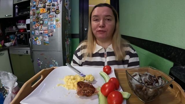 Пюре с курицей, маринованные опята. Отвечаю на вопросы, путаюсь в мыслях. Мукбанг#еда#домашняя еда. смотреть онлайн