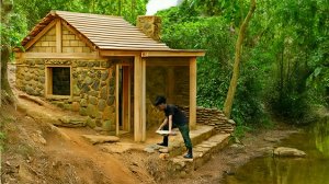 Строю уютный дом у ручья в одиночку. Ловлю и жарю рыбу. Ужин на природе. Бушкрафт