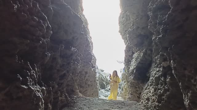 Сквозной грот на мысе Капчик (Новый Свет, Крым). смотреть онлайн