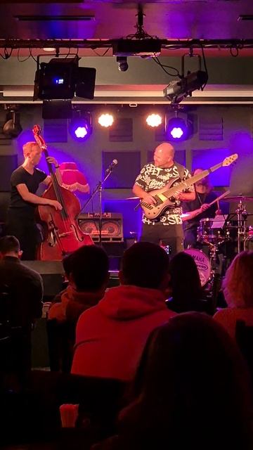 Маленький кусочек красивой темы.
Максимов/Сокулер project в клубе А.Козлова 27.10.25
@sokulersergey смотреть онлайн