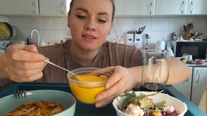 Мукбанг жареный лагман, тыквенный суп, салат | Под ваши истории, мистика 👻 #мукбанг #обед