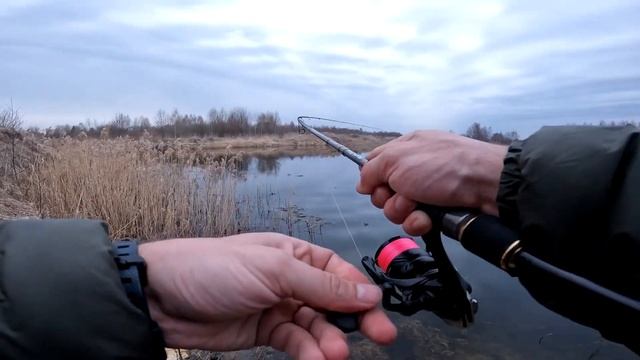 Весенняя рыбалка в сумерках. Со спиннингом на карьере смотреть онлайн