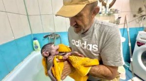 Сегодня банный день, чем взрослее Анфиса, тем больше истерик во время купания)))