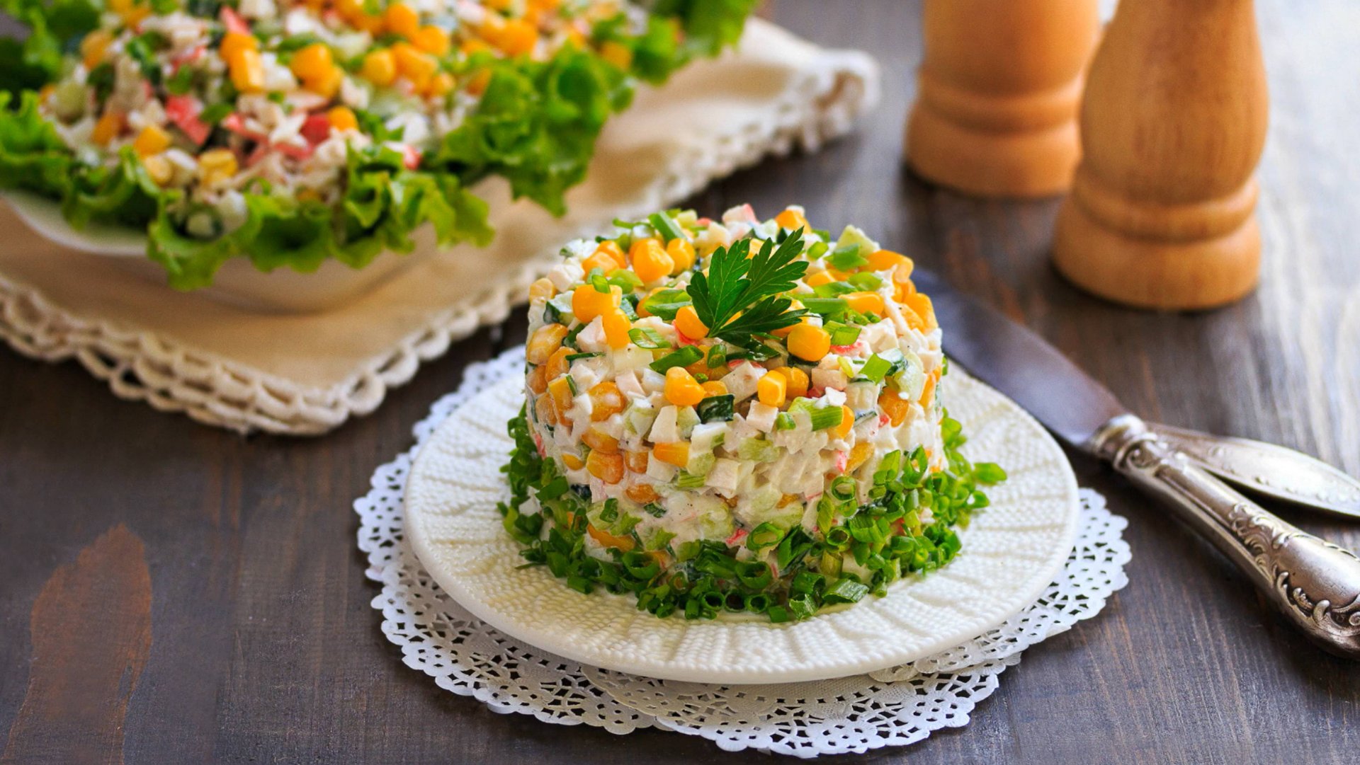 Крабовый салат с кукурузой и огурцом смотреть онлайн