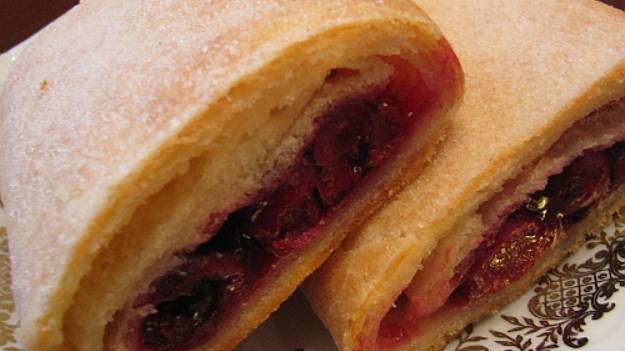 Штрудель из творожного теста с вишней смотреть онлайн