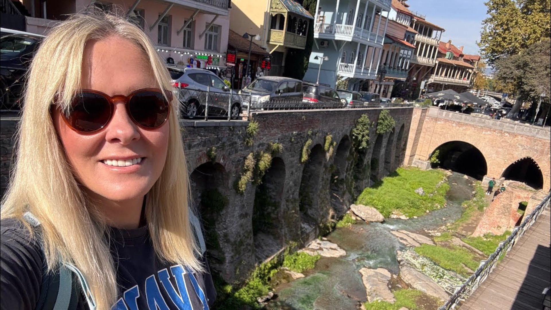 🔥 ПЕРВЫЙ ДЕНЬ В ГРУЗИИ! ГУЛЯЮ В СТАРОМ ГОРОДЕ ТБИЛИСИ. БОТАНИЧЕСКИЙ САД В ТБИЛИСИ смотреть онлайн