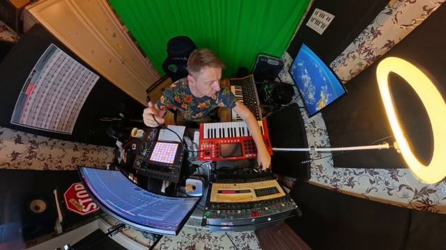 AKAI MPC Key 37 Распаковка и первое подключение 2025 смотреть онлайн