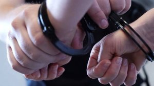 Женщина совратила 14-летнего друга дочери и родила от него