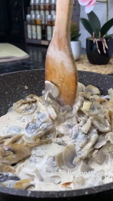 Картофельный гратен с грибами – нежно, сытно и без мяса! 🍄