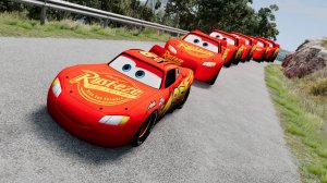 МУЛЬТИКИ ПРО МАШИНКИ МОЛНИЯ МАКВИН. ЭПИЧНЫЕ ПАДЕНИЯ С ГОРЫ.