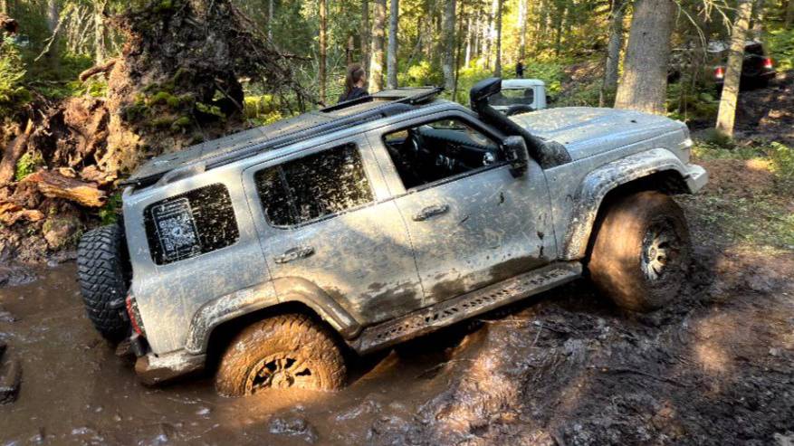 Устанавливаем силовые пороги АМЗ на TANK 300