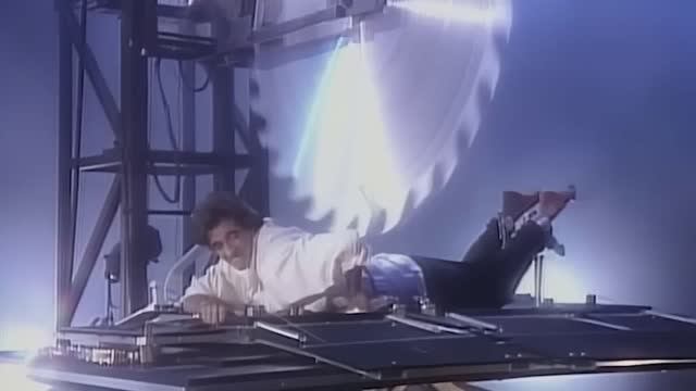 Секрет фокуса Дэвида Копперфильда с распиливанием циркулярной пилой