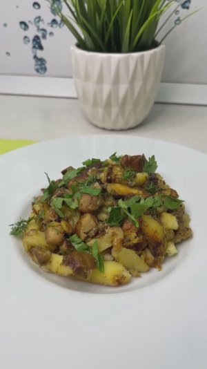Жареная картошка с белыми грибами🥰