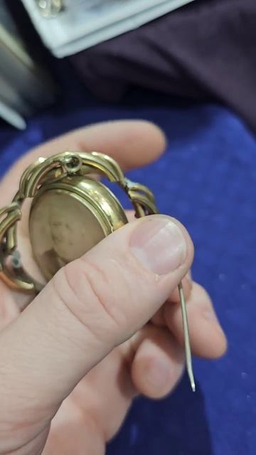 Золотой кулон смотреть онлайн