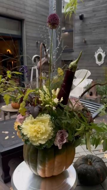 Вы же понимаете, что Татьяна всё делает не просто чтоб красиво, каждый элемент несёт метафорический смотреть онлайн