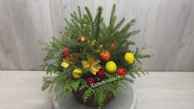 Новогодняя композиция из ели и туи в корзине смотреть онлайн
