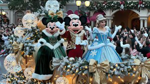 Волшебство Рождества в Диснейленде в 2025 году. Праздничный парад. США