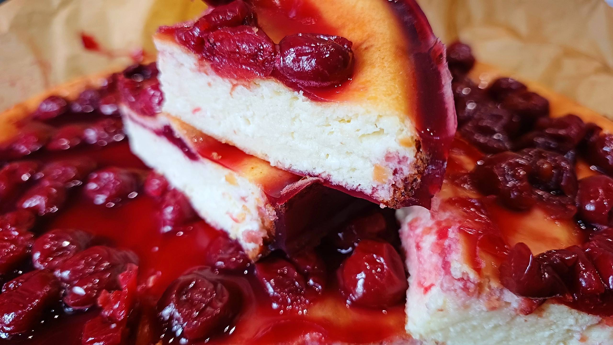 Творожная запеканка с вишней. Потрясающий рецепт...Нежный и лёгкий десерт! смотреть онлайн