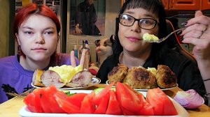 Мукбанг | Пюре с копчёной скумбрией и котлетами,овощи | Обжор Асмр