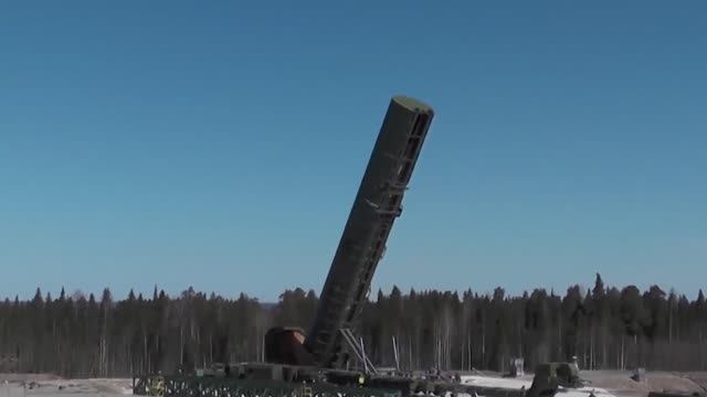 Россия приступила к серийному производству «Орешника», а так же к разработке оружия следующего покол смотреть онлайн