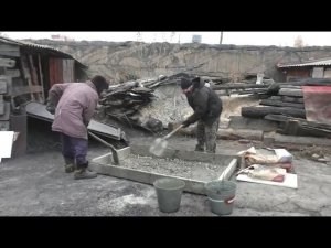 Раствор: цемент, песок,  щебень.  28. 10. 2025