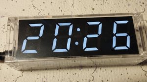 Простые часы в корпусе из китайского радиоконструктора.