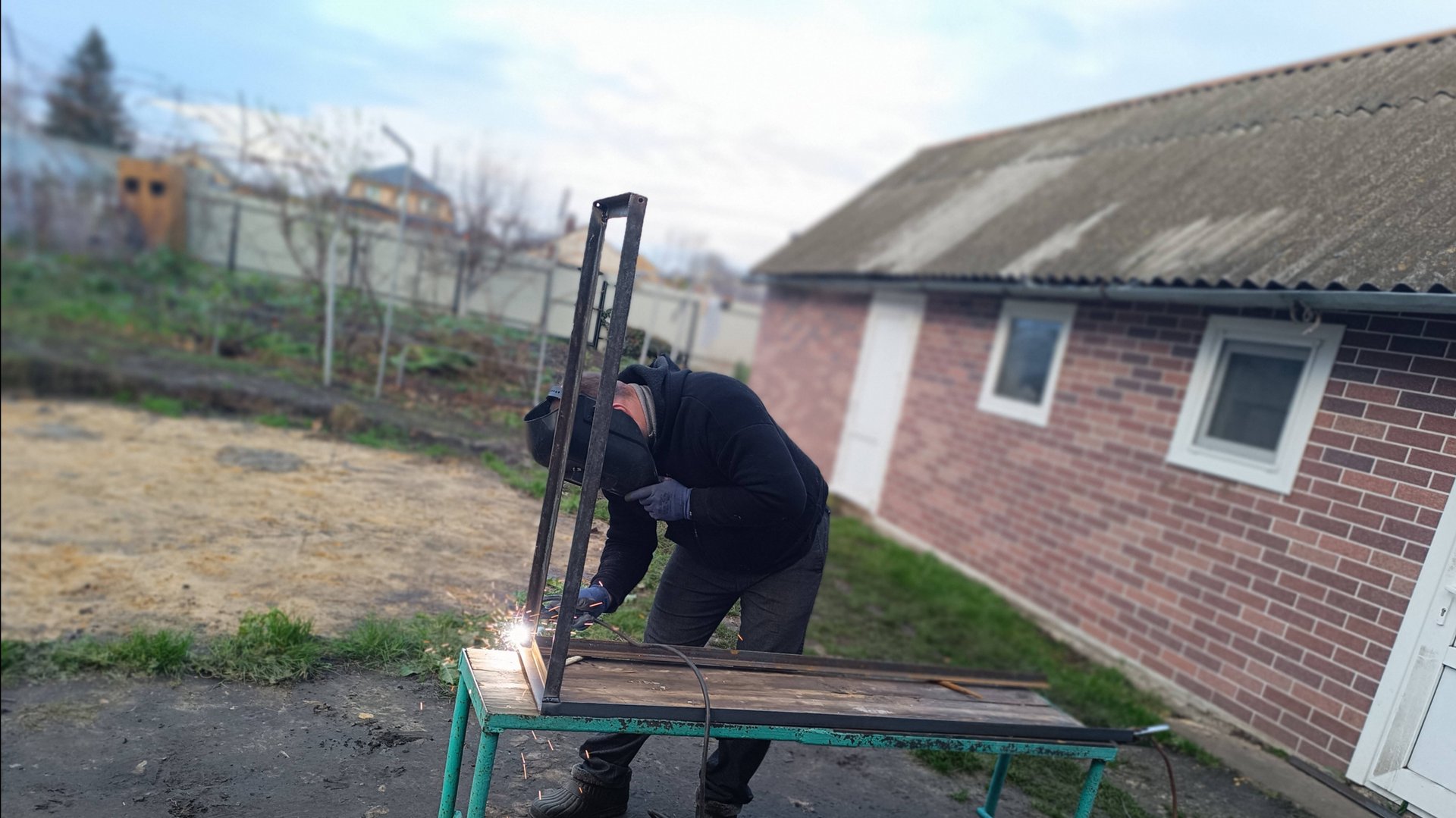 ВЕРНУЛАСЬ В РОССИЮ/РЕМОНТ,СРЫВАЕМ ОБОИ/МУЖ ДЕЛАЕТ СТЕЛЛАЖ В ПОГРЕБ/ смотреть онлайн