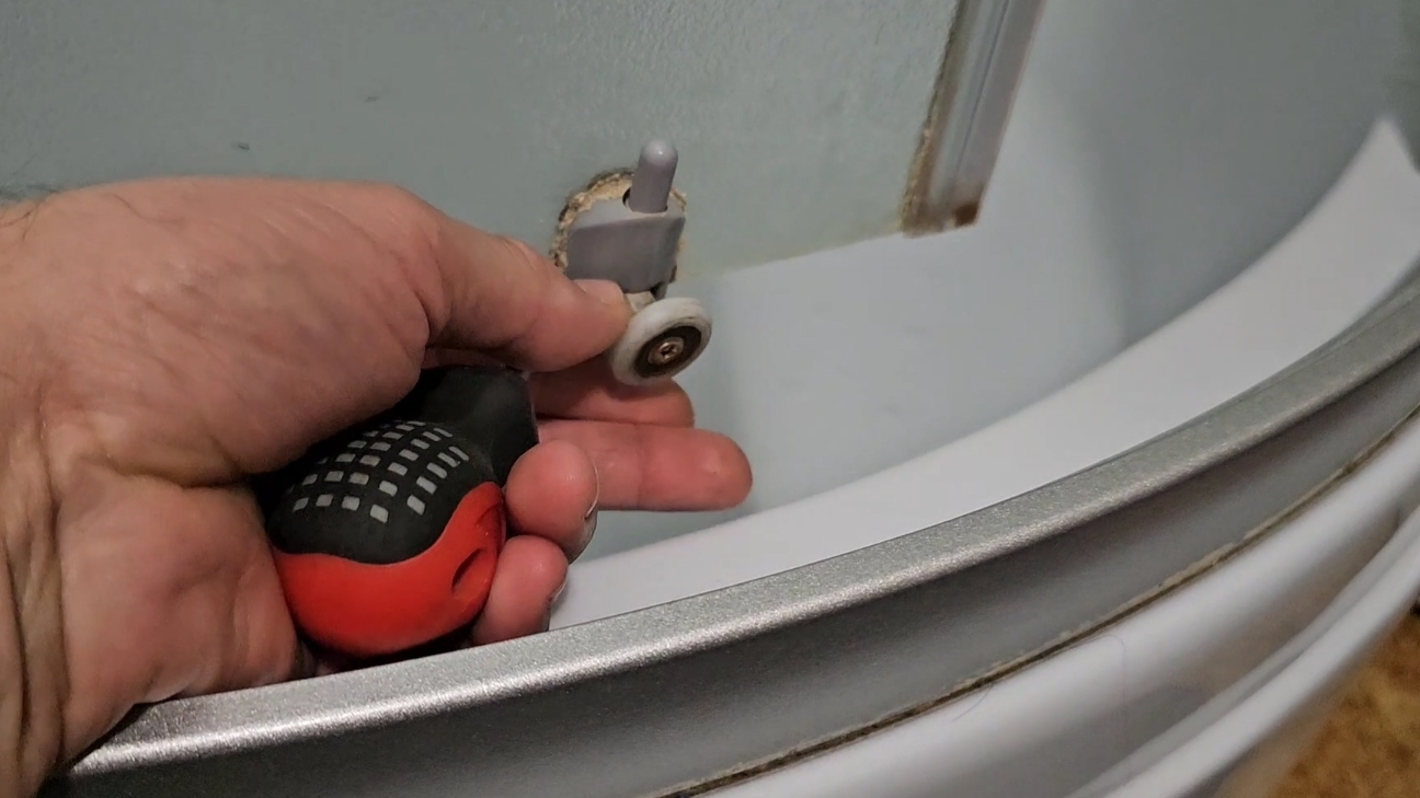 Если плохо работают дверцы душевой кабины смотреть онлайн